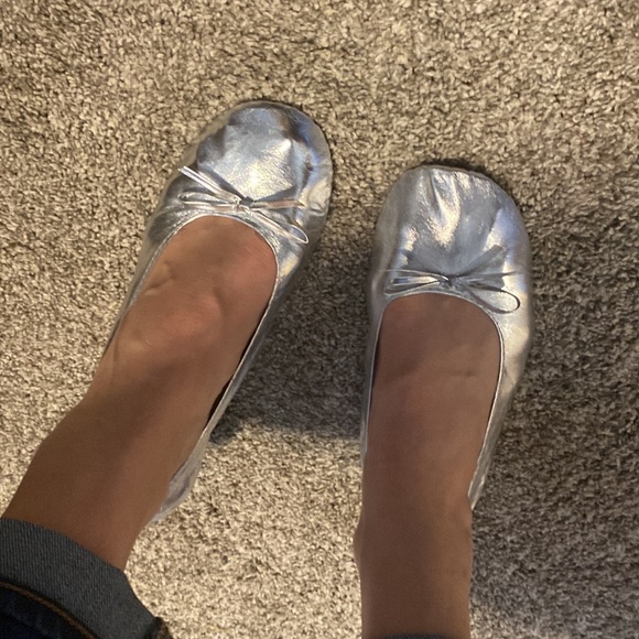 Silky toes silver flats - Picture 3 of 3